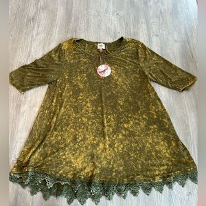 Hayden Los Angeles Tie Dye T Shirt Lace Hem Top Womens Size XL Green 3/4 Sleeve.